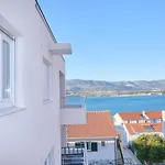 Queen's Mastrinka By Litto Apartman