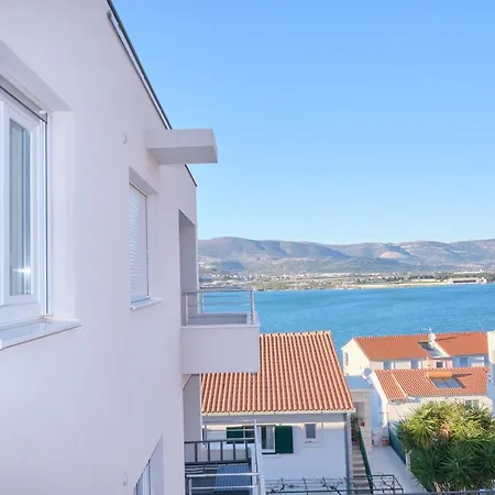 Queen's Mastrinka By Litto Apartment