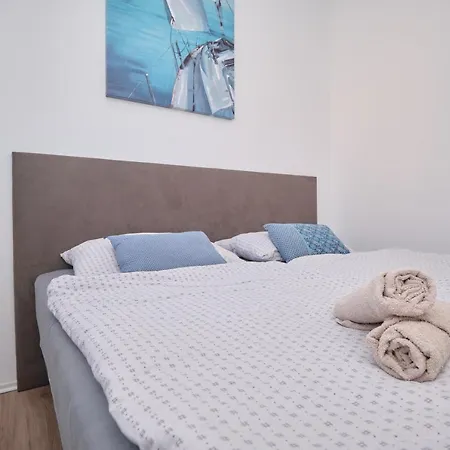 Queen's Mastrinka By Litto Apartman Trogir