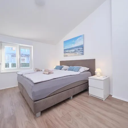 Queen's Mastrinka By Litto * Trogir