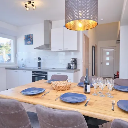 Queen's Mastrinka By Litto Apartman Trogir