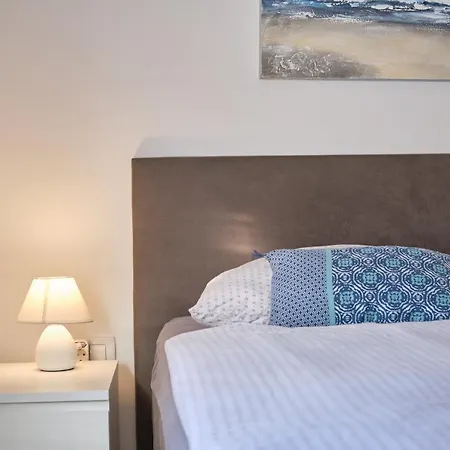 Queen's Mastrinka By Litto *