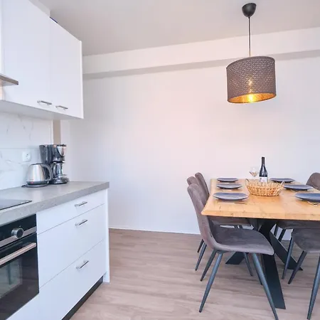 Queen's Mastrinka By Litto *