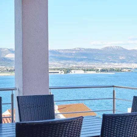 Queen's Mastrinka By Litto *