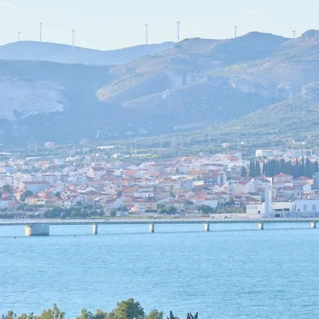 Queen's Mastrinka By Litto * Trogir