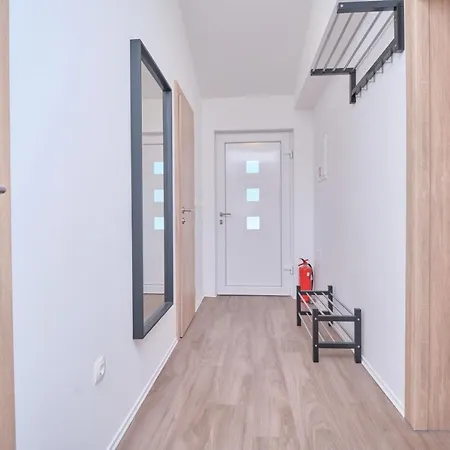 Queen's Mastrinka By Litto *