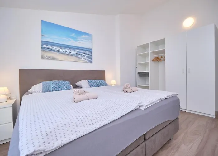 Queen's Mastrinka By Litto *