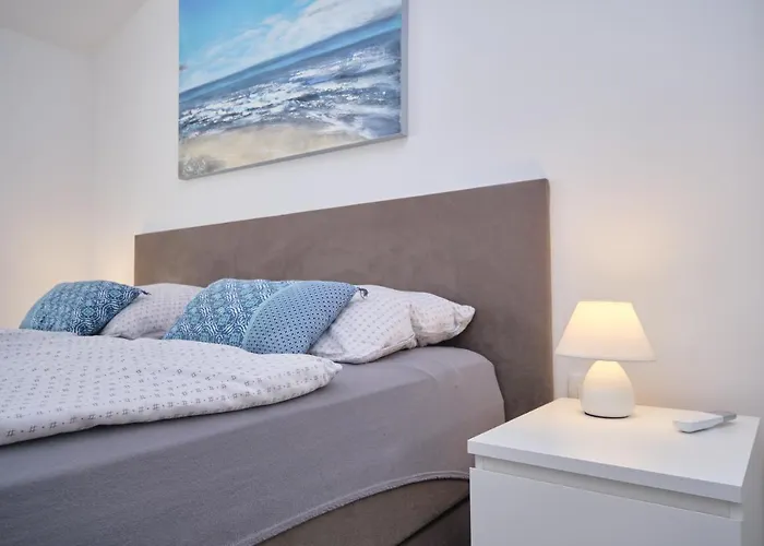 Queen's Mastrinka By Litto Trogir