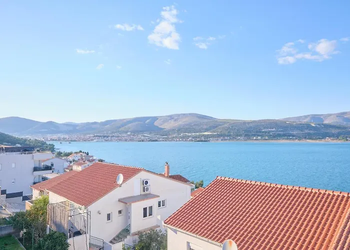 Queen's Mastrinka By Litto Appartement Trogir