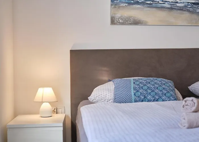 Queen's Mastrinka By Litto *