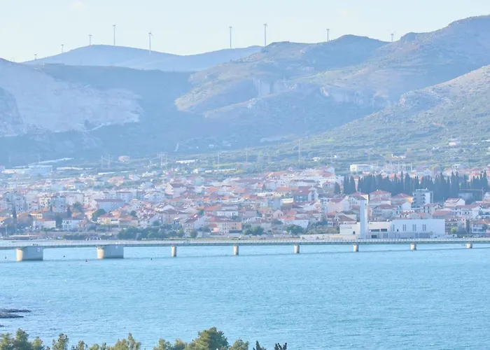 Queen's Mastrinka By Litto * Trogir