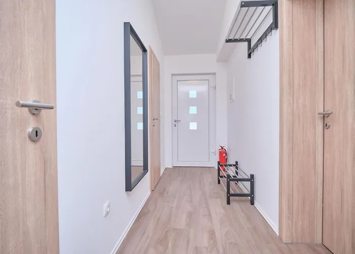 Queen's Mastrinka By Litto *